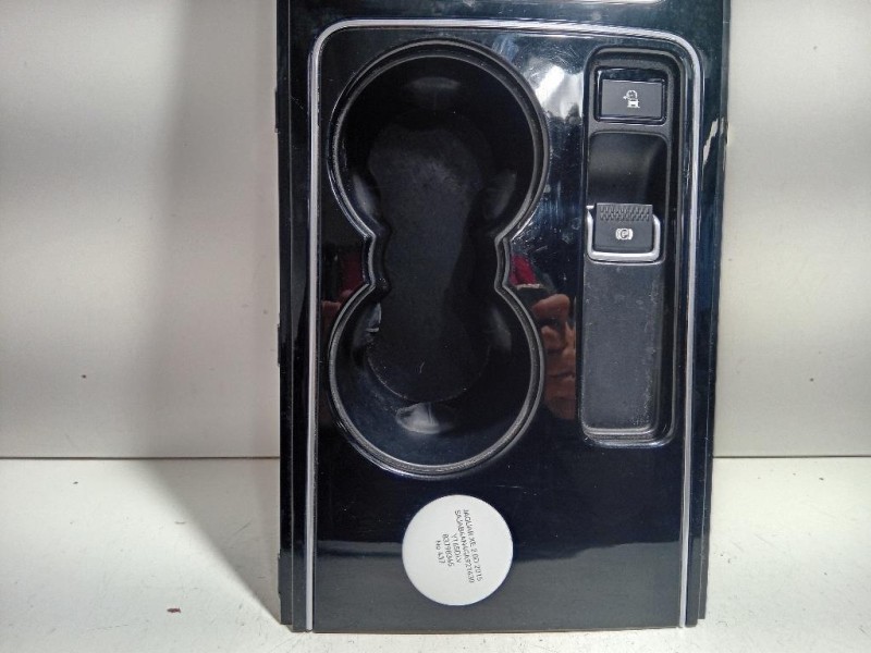 Console Portaoggetti Centrale SUP CONSOLE PORTAOGGETTI CENTRALE SUP Jaguar XE 2015