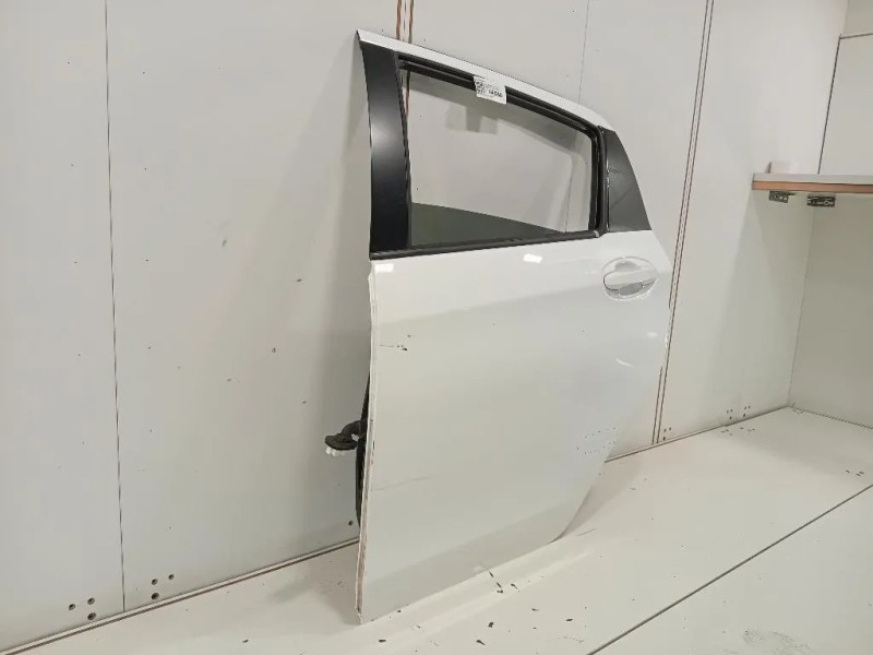 Porta POST SX 670040D210 Toyota Yaris IV 2012