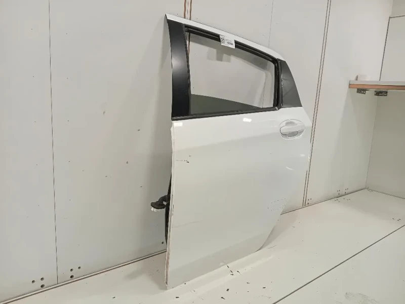 Porta POST SX 670040D210 Toyota Yaris IV 2012