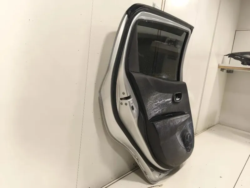 Porta POST SX 670040D210 Toyota Yaris IV 2012