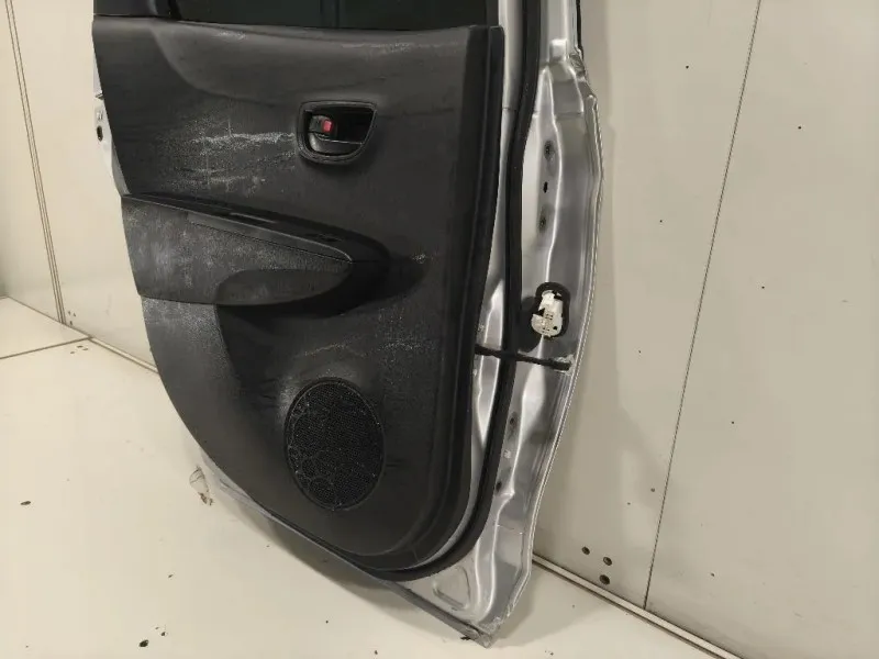 Porta POST SX 670040D210 Toyota Yaris IV 2012