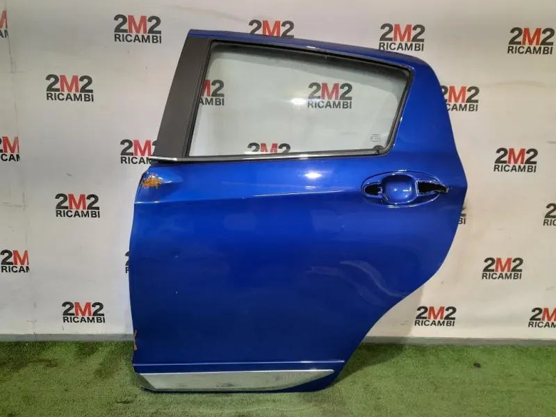 Porta POST SX 670040D550 Toyota Yaris IV 2017