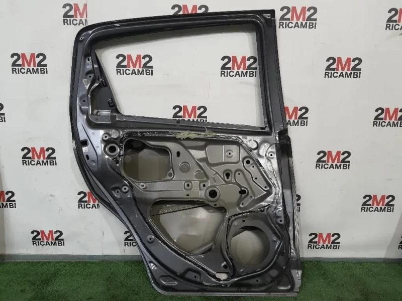 Porta POST SX NUDA 670040D550 Toyota Yaris IV 2017