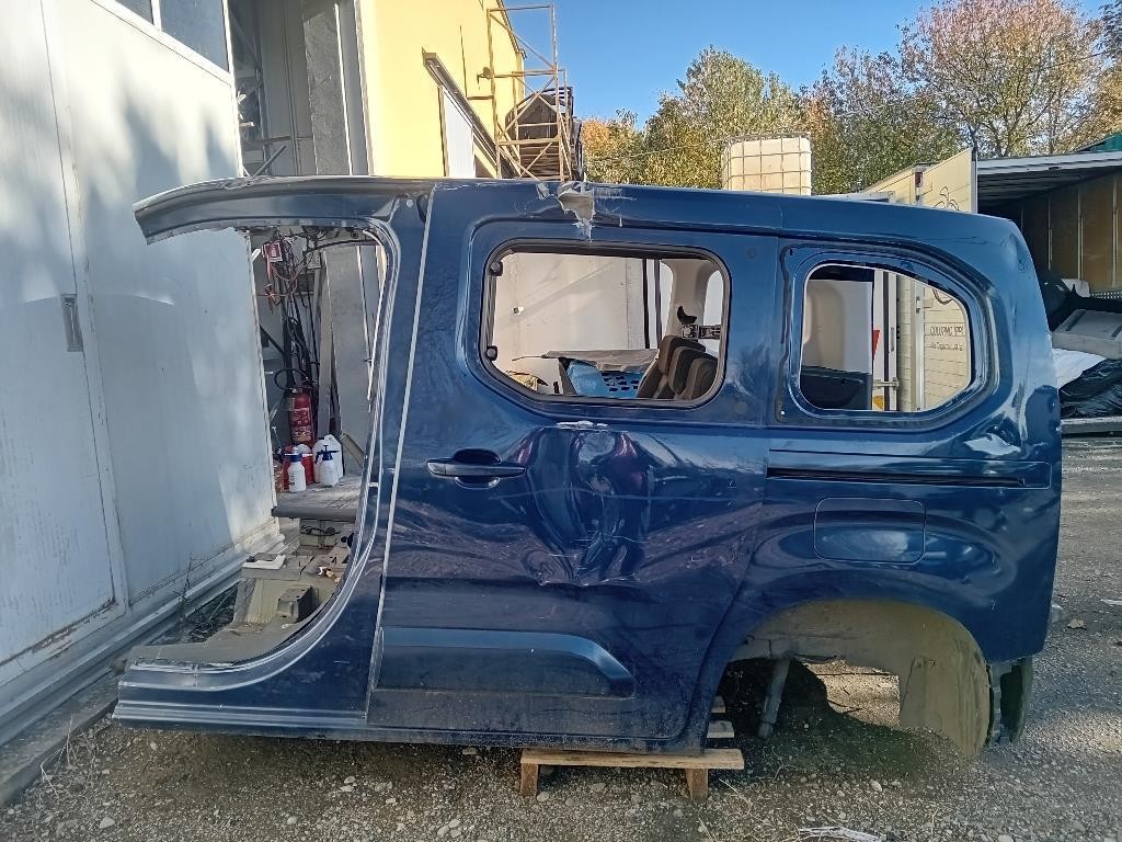 Porta POST SX 2GS833311D Volkswagen POLO VI 2009