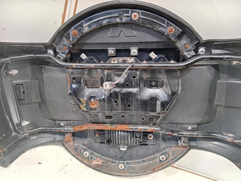 Copertura IN Lamiera Ruota DI Scorta POST COPERTURA IN LAMIERA RUOTA DI SCORTA POST Mitsubishi Pajero IV 2007