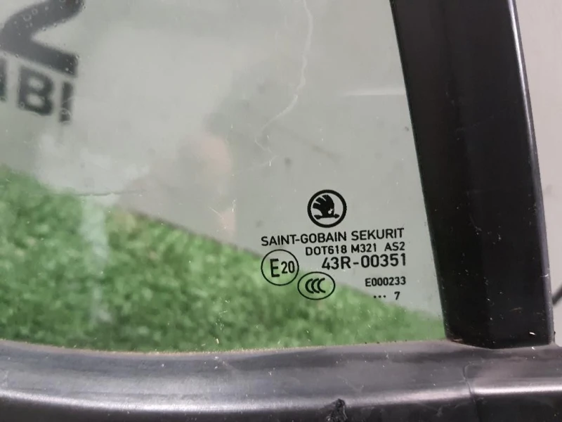 Cristallo Fisso Porta POST DX 6V6845214C5AP Skoda Fabia NJ3 2014