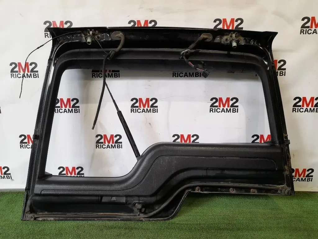 Portello POST LR045549 Land Rover Discovery III 2005