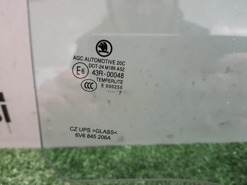 Cristallo Scendente Porta POST DX 6V6845206 Skoda Fabia NJ3 2014