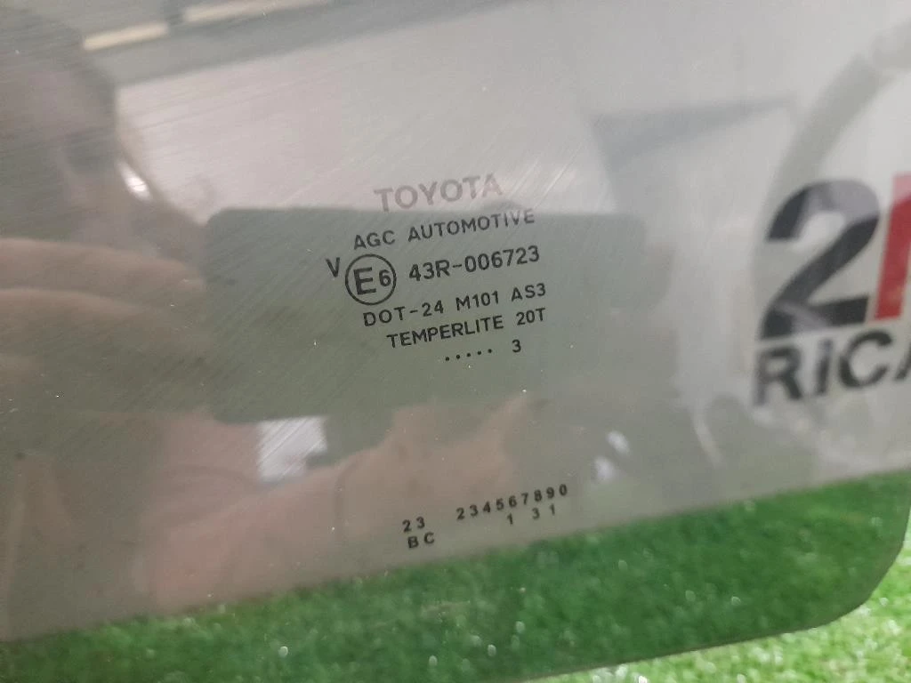 Cristallo Scendente Porta POST SX 681400D210 Toyota Yaris IV 2012