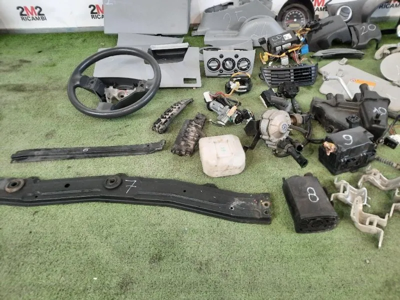 Cruscotto Parte SUP 682004A00F Nissan PIXO 2009