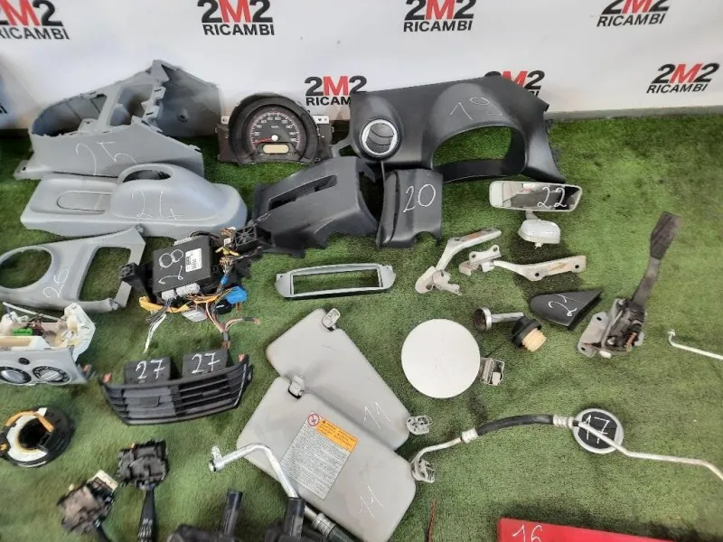 Cruscotto Parte SUP 682004A00F Nissan PIXO 2009