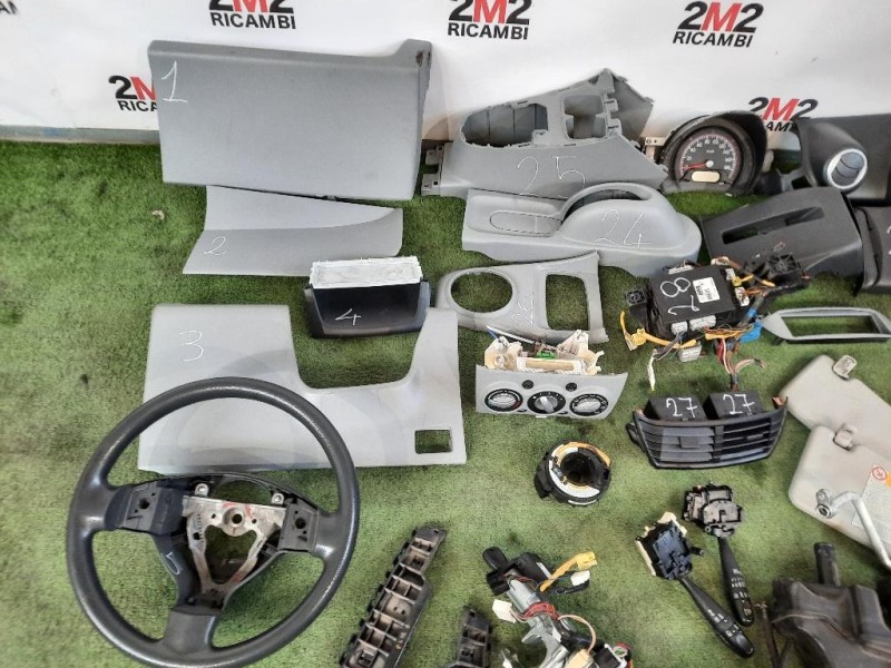 Cruscotto Parte SUP 682004A00F Nissan PIXO 2009