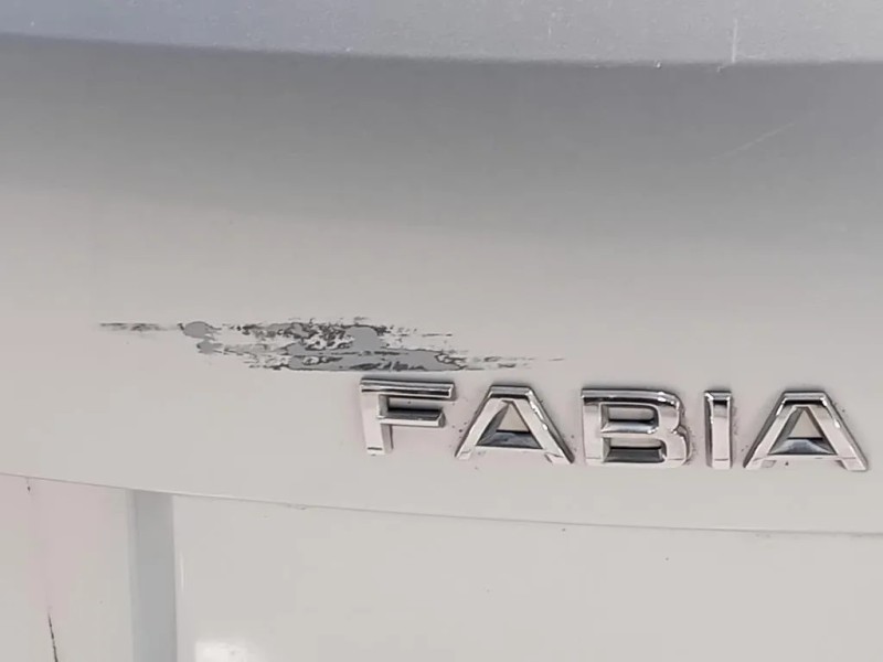 Portello POST 5J9827025F Skoda Fabia 545 SW 2010