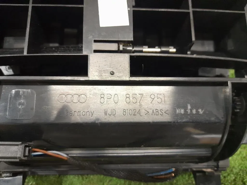 Posacenere 8P0857951 Audi A3 8PA Sportback 2008