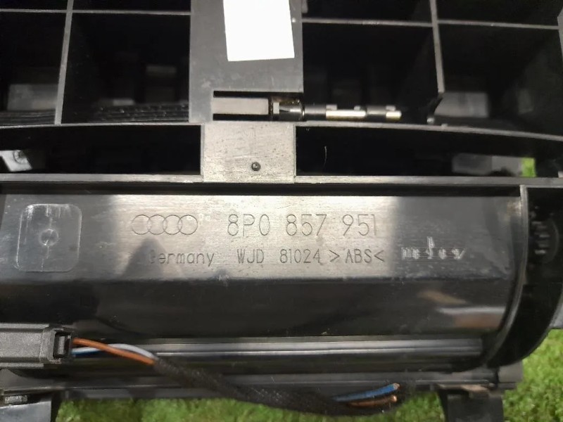 Posacenere 8P0857951 Audi A3 8PA Sportback 2008