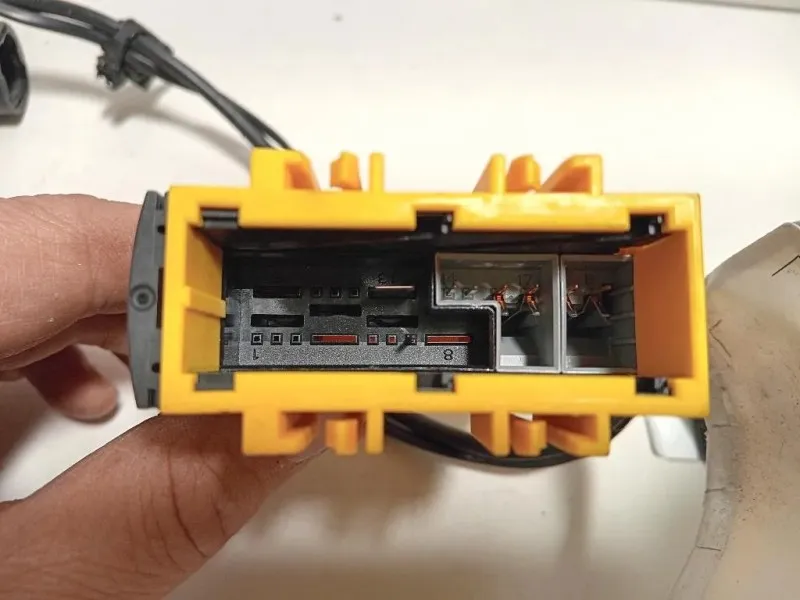 Pretensionatore Destro 33040941 D Bmw Serie 1 F20 Berlina 2012