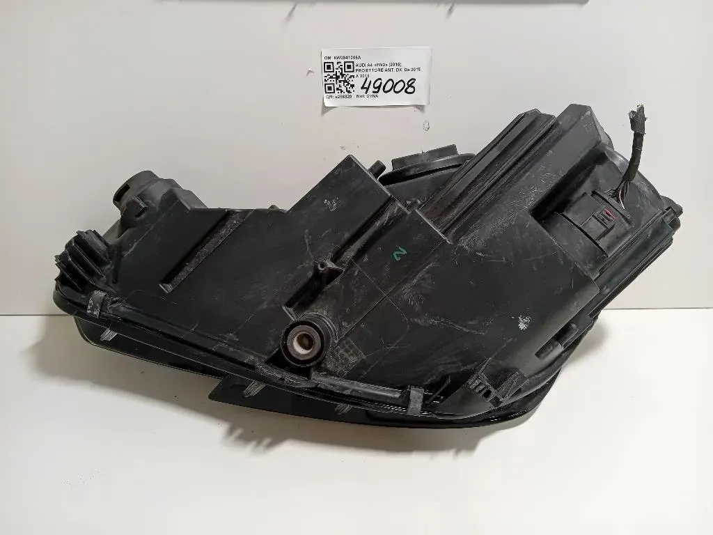 Proiettore ANT DX 8W0941006A Audi A4 8W2 2015
