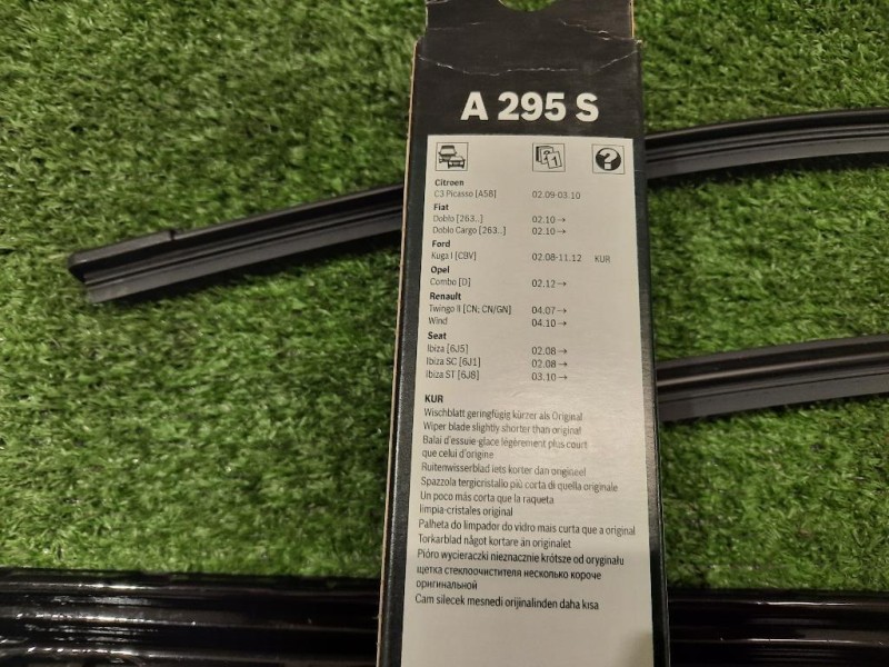 Spazzola Tergicristallo A295S BOSCH COPPIA NUOVO Citroen C3 Picasso 2009