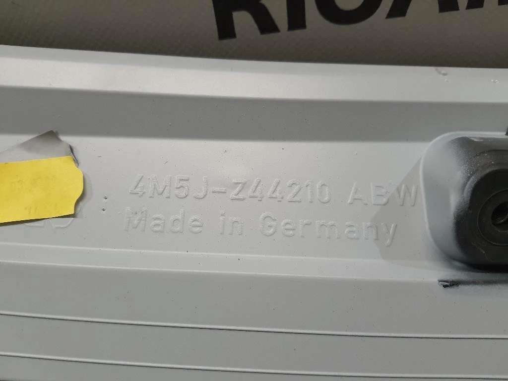 Spoiler Frangivento POST 1550673 4M5JZ44210 Ford Focus II 2005