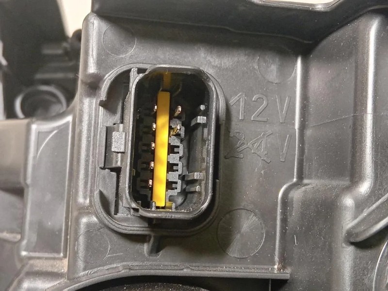 Proiettore ANT DX 260106194R Dacia Duster II 2018 Proiettore ANT DX 260106194R Dacia Duster II 2018