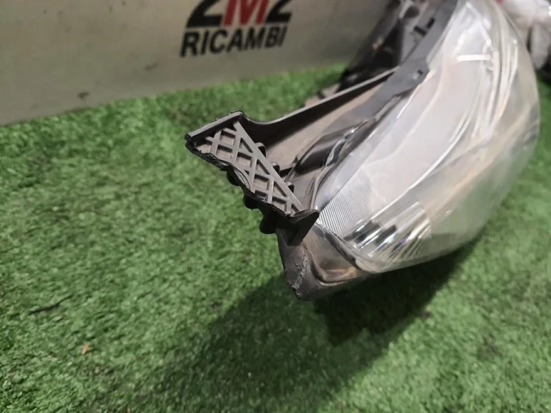 Proiettore ANT DX C1BB13W029CC Ford Fiesta VI 2012