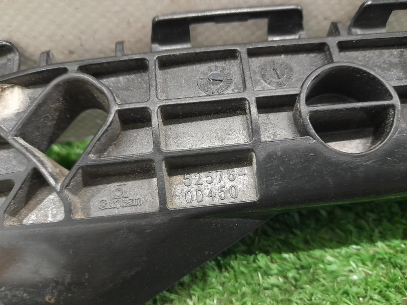 Staffa Sostegno Estparaurti POST SX 525760D450 SX Toyota Yaris IV 2017