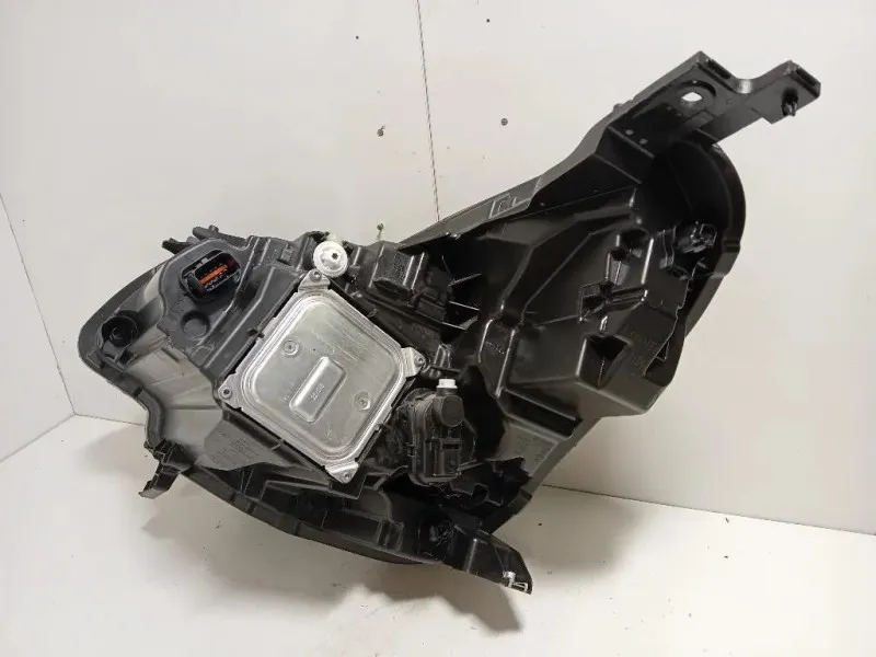 Proiettore ANT DX 260104900R Renault Captur I 2017