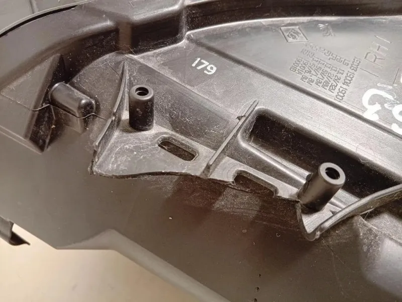 Proiettore ANT DX 260104900R Renault Captur I 2017