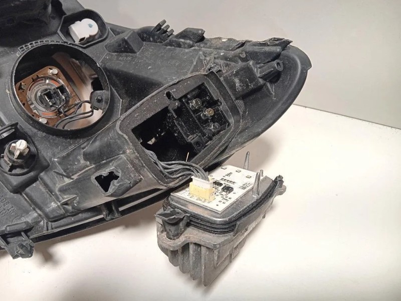 Proiettore ANT DX 260100663R DIFETTI IN FOTO Renault Mégane IV 2016