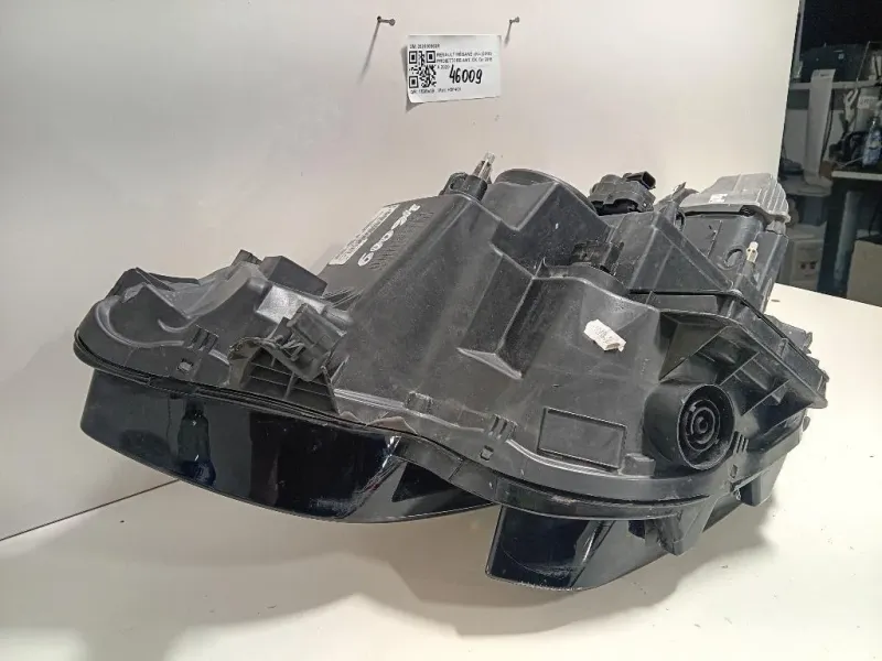 Proiettore ANT DX 260100663R DIFETTI IN FOTO Renault Mégane IV 2016
