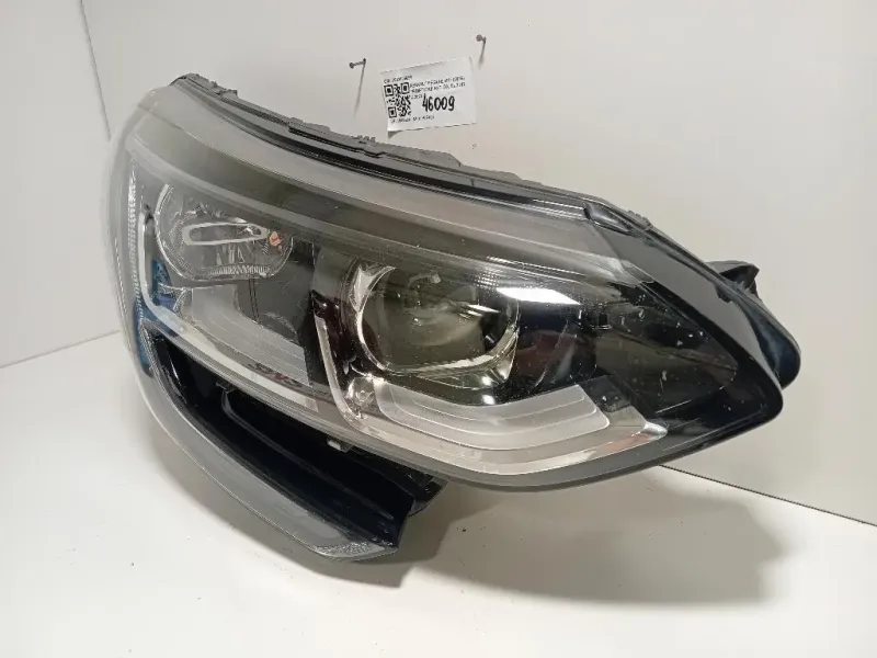 Proiettore ANT DX 260100663R DIFETTI IN FOTO Renault Mégane IV 2016