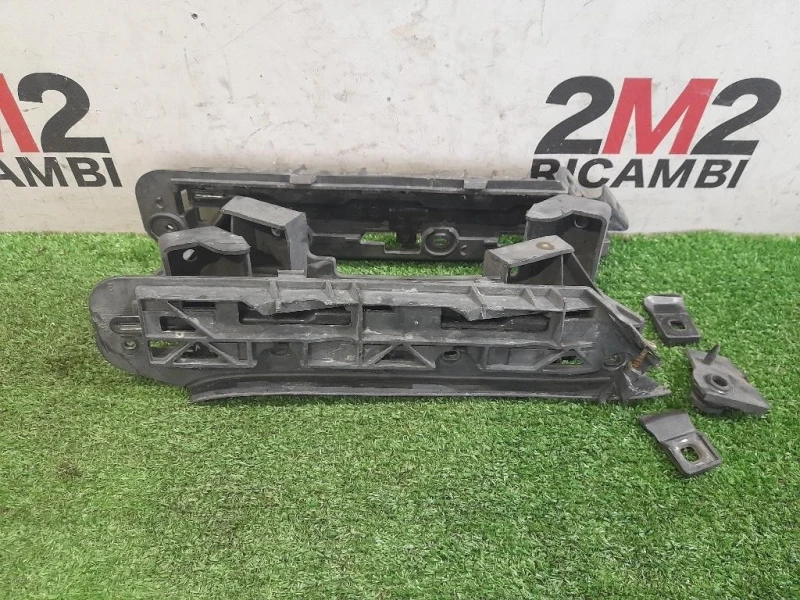 Supporto Spoiler Paraurti POST 1T0807936 Volkswagen Caddy III 2004