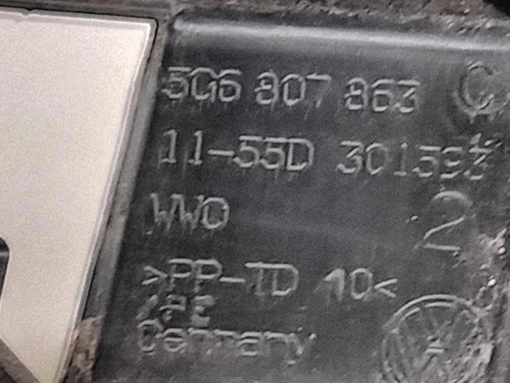 Supporto Spoiler Paraurti POST 5Q6807863 Volkswagen GOLF VII 2013