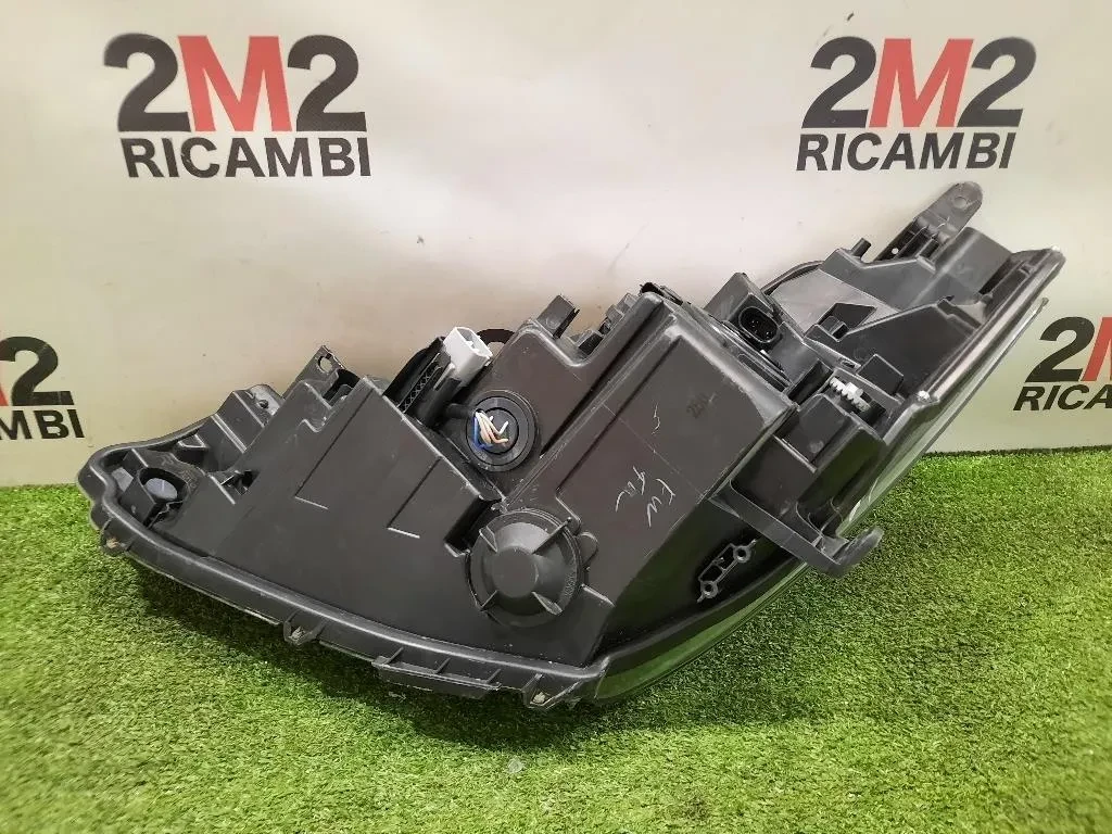 Proiettore ANT DX Toyota Yaris IV 2017