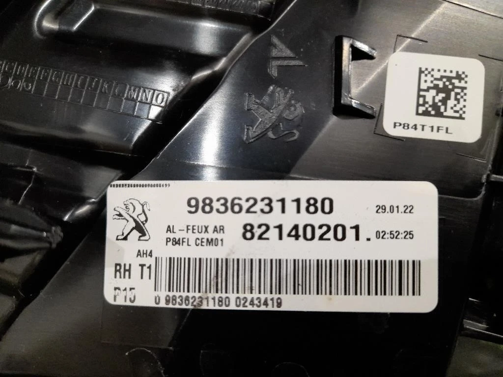 Fanale EST POST DX 9836231180 82140201 Peugeot 3008 II 2016