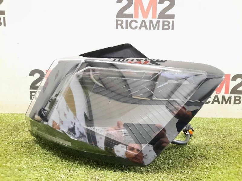 Fanale EST POST DX 9836231180 Peugeot 3008 II 2016