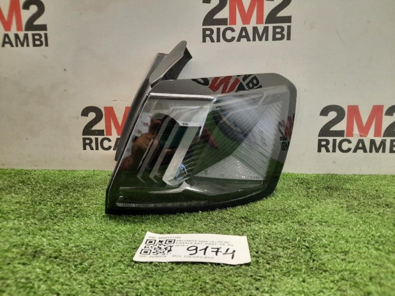Fanale EST POST DX 9836231180 Peugeot 3008 II 2016