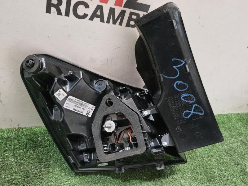 Fanale EST POST DX 9810477080 Peugeot 3008 II 2016