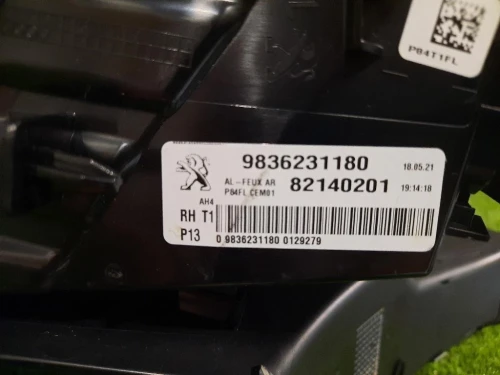 Fanale EST POST DX 9836231180 82140201 Peugeot 3008 II 2016