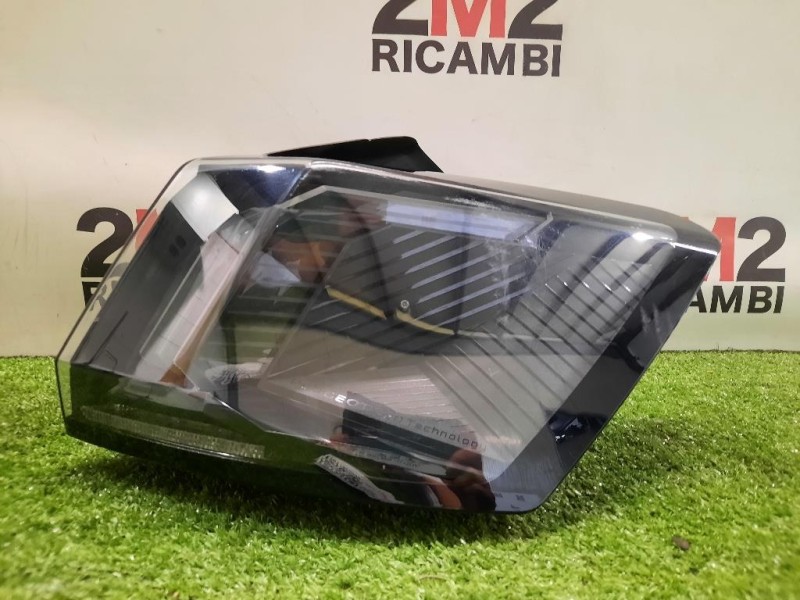 Fanale EST POST DX 9836231180 82140201 Peugeot 3008 II 2016