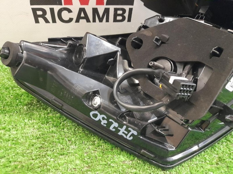 Fanale EST POST DX 9836231180 Peugeot 3008 II 2020