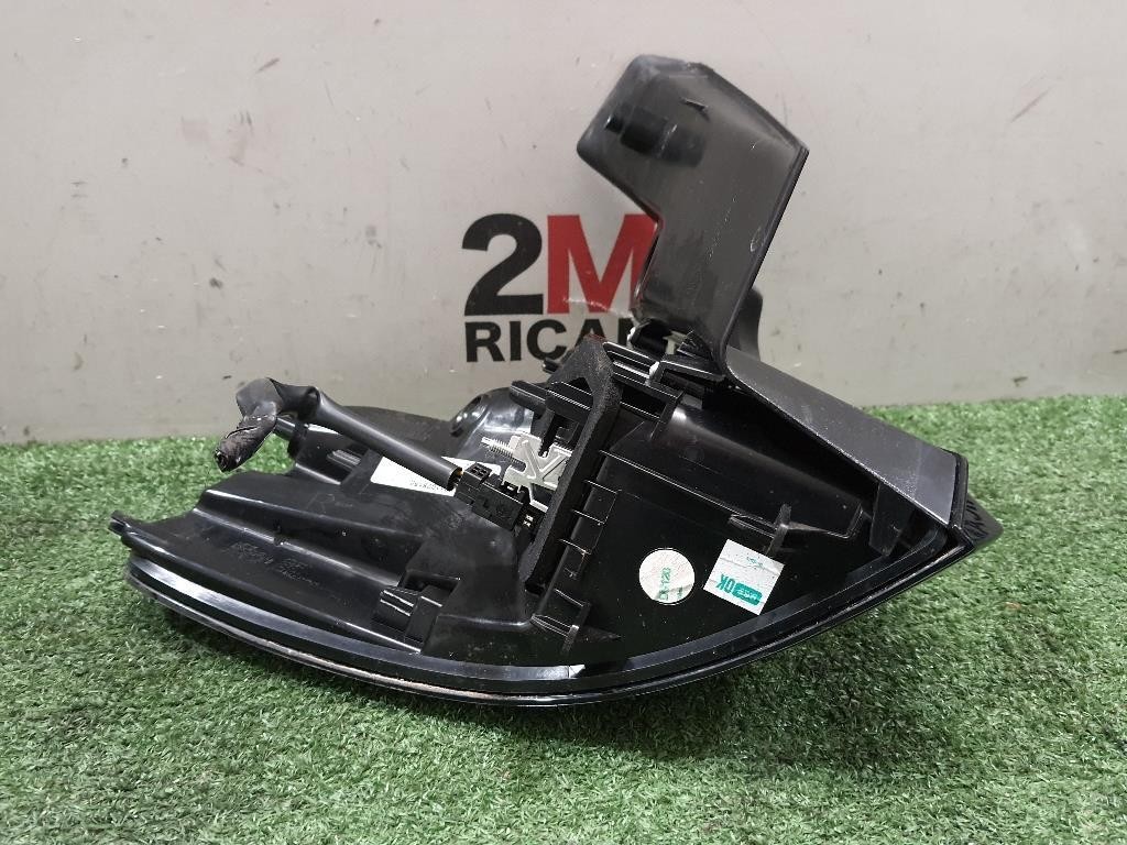 Fanale EST POST DX 9811028180 Peugeot 5008 II 2017