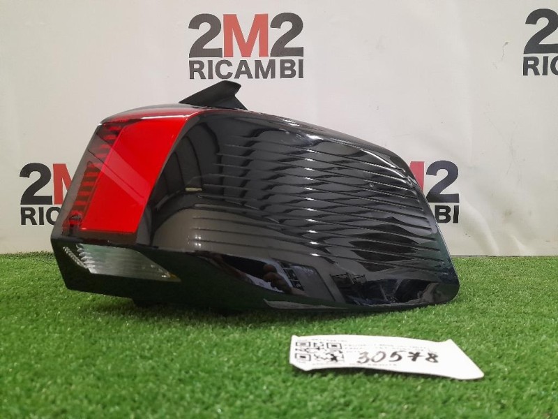 Fanale EST POST DX 9811028180 Peugeot 5008 II 2017