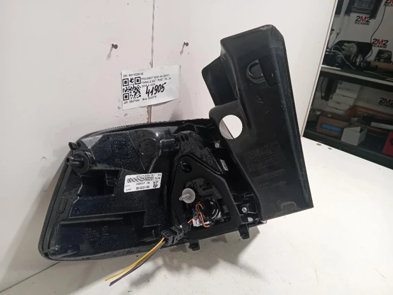 Fanale EST POST DX 9811028180 Peugeot 5008 II 2017
