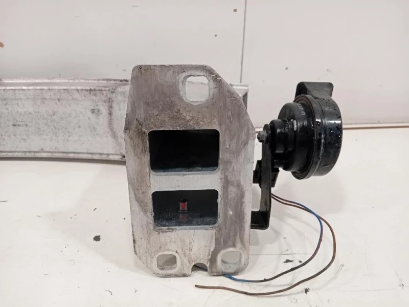 Traversa Paraurti ANT 8U0807109C Audi Q3 8UB 2012