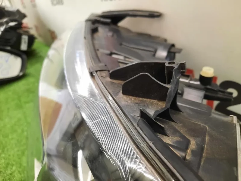 Proiettore ANT SX 2 ATTACCHI ROTTI 260609367R Dacia Duster II 2018