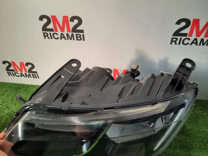 Proiettore ANT SX 260609367R Dacia Duster II 2018