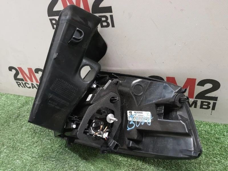 Fanale EST POST SX 9811028080 Peugeot 5008 II 2017