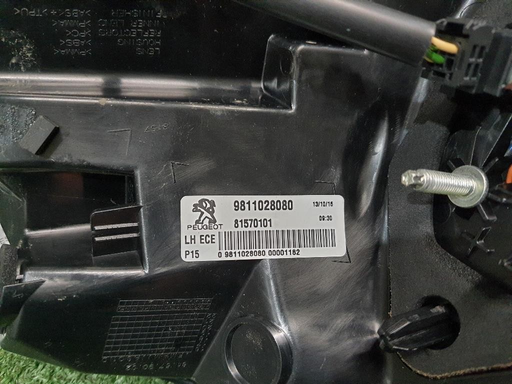 Fanale EST POST SX 9811028080 Peugeot 5008 II 2017