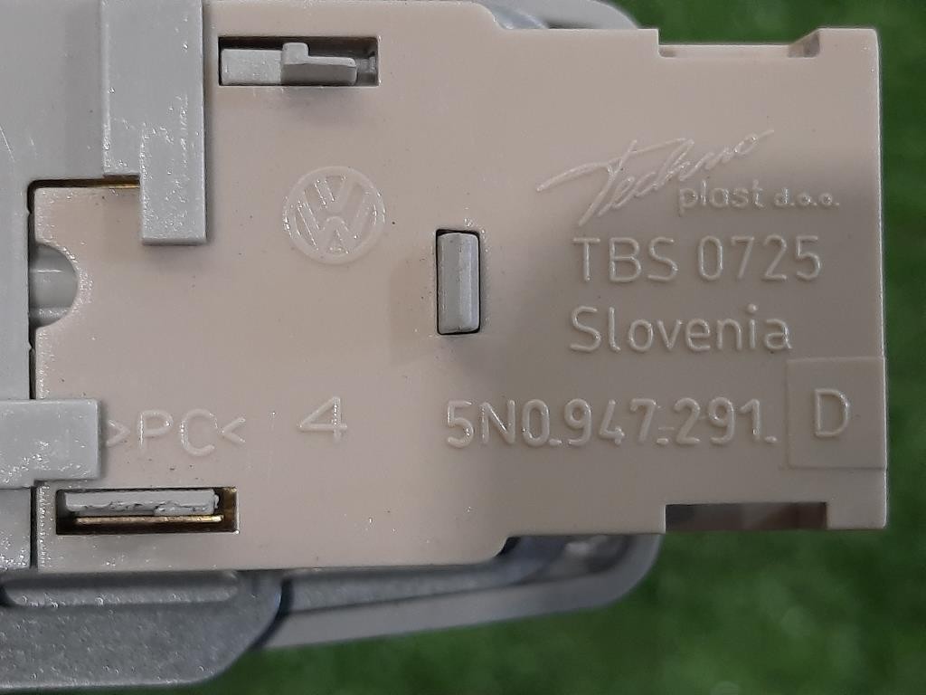 LUCE DI Cortesia Abitacolo 5N0947291 Skoda YETI 2010